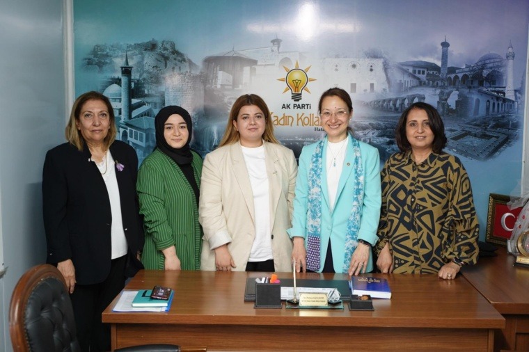 DERYA BAKBAK: “HATAY AYAĞA KALKIYOR, HAYAT YENİDEN CANLANIYOR”