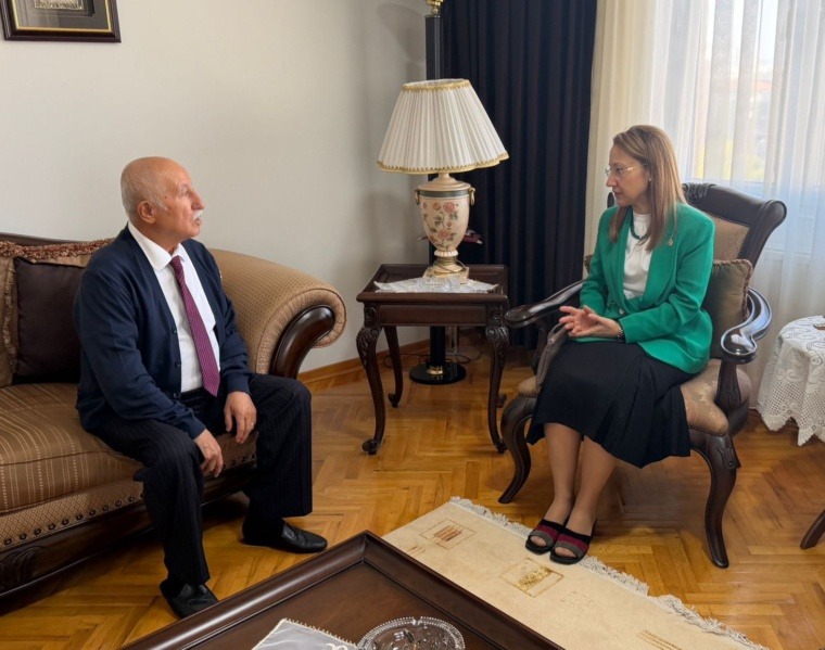 DERYA BAKBAK “ÖĞRETMENLERİN EMEĞİ TÜRKİYE’NİN YARININI ŞEKİLLENDİRİYOR”