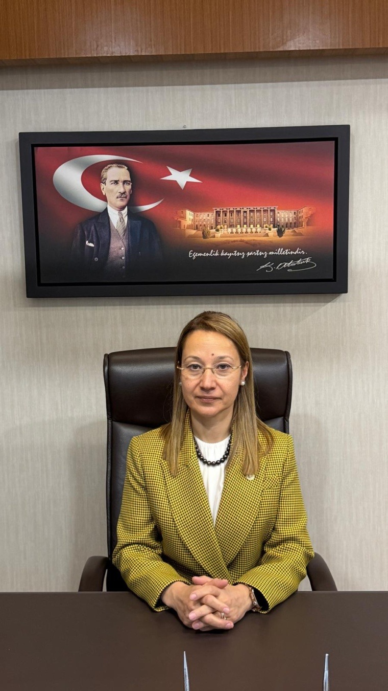 DERYA BAKBAK’TAN 10 KASIM: ATATÜRK’Ü SAYGI VE MİNNETLE ANIYORUZ.
