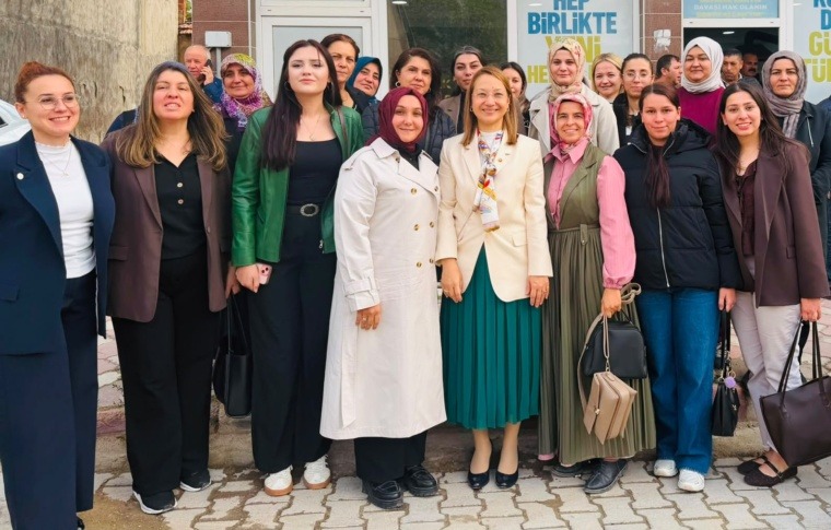 DERYA BAKBAK, TÜRKİYE YÜZYILI BULUŞMALARINDA UŞAKLILARLA BİR ARAYA GELDİ